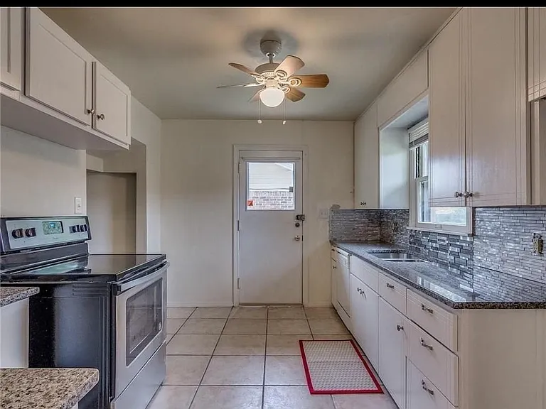 1813 Oxford Way — Photo 6