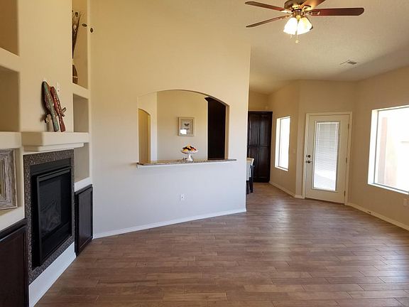 3rd image of 328 Sunrise Bluffs Dr