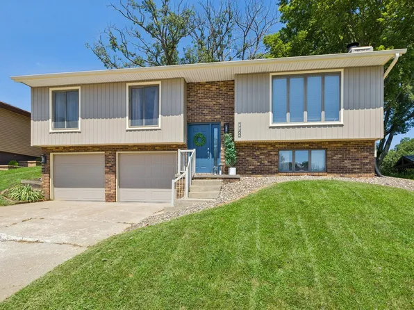 1162 33rd Street Ct, Moline, IL 61265