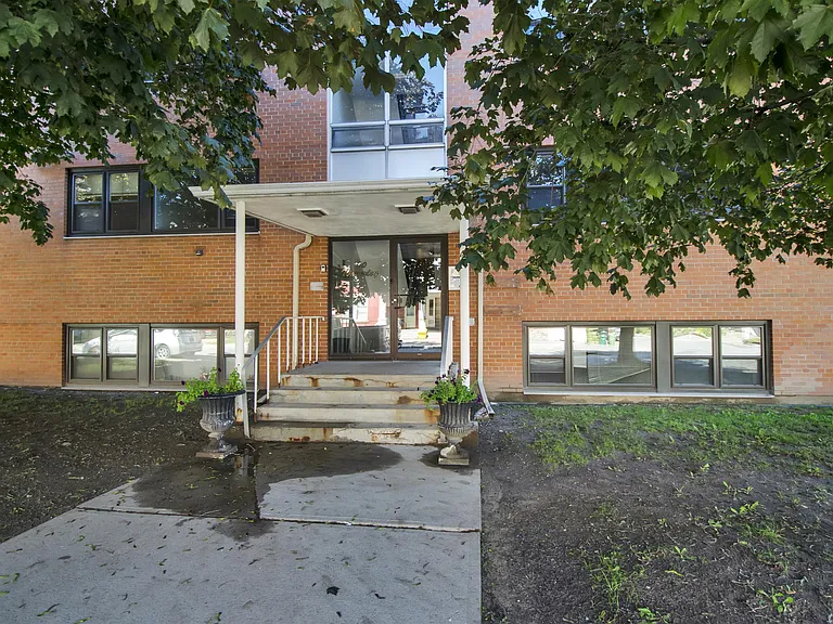 100 Waverley St — Photo 13