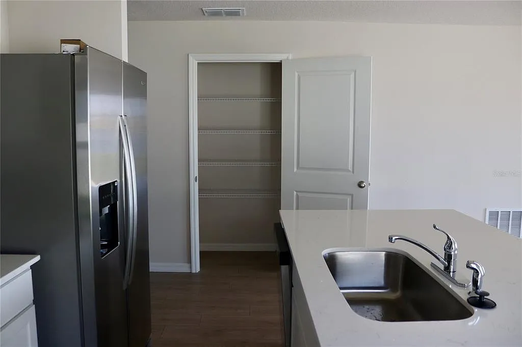 3 bed, 2.0 bath, 1223 sqft, $2,200 — Photo 4