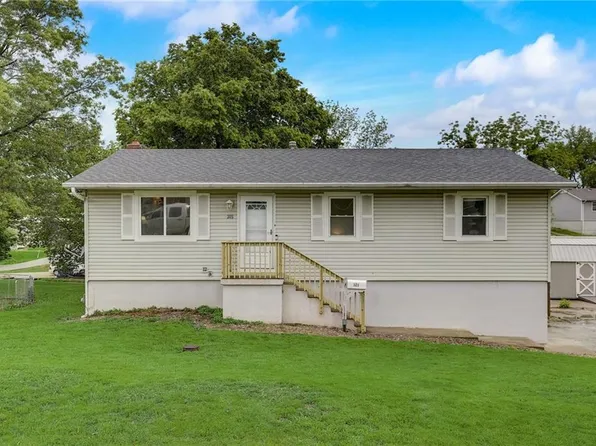 305 S Lincoln Ave, Knob Noster, MO 65336
