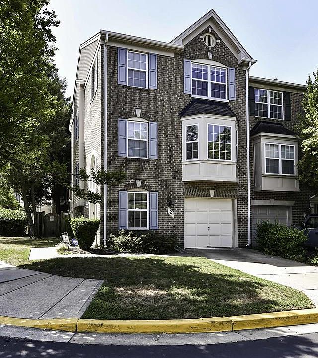 1st image of 2 Parker Farm Ct