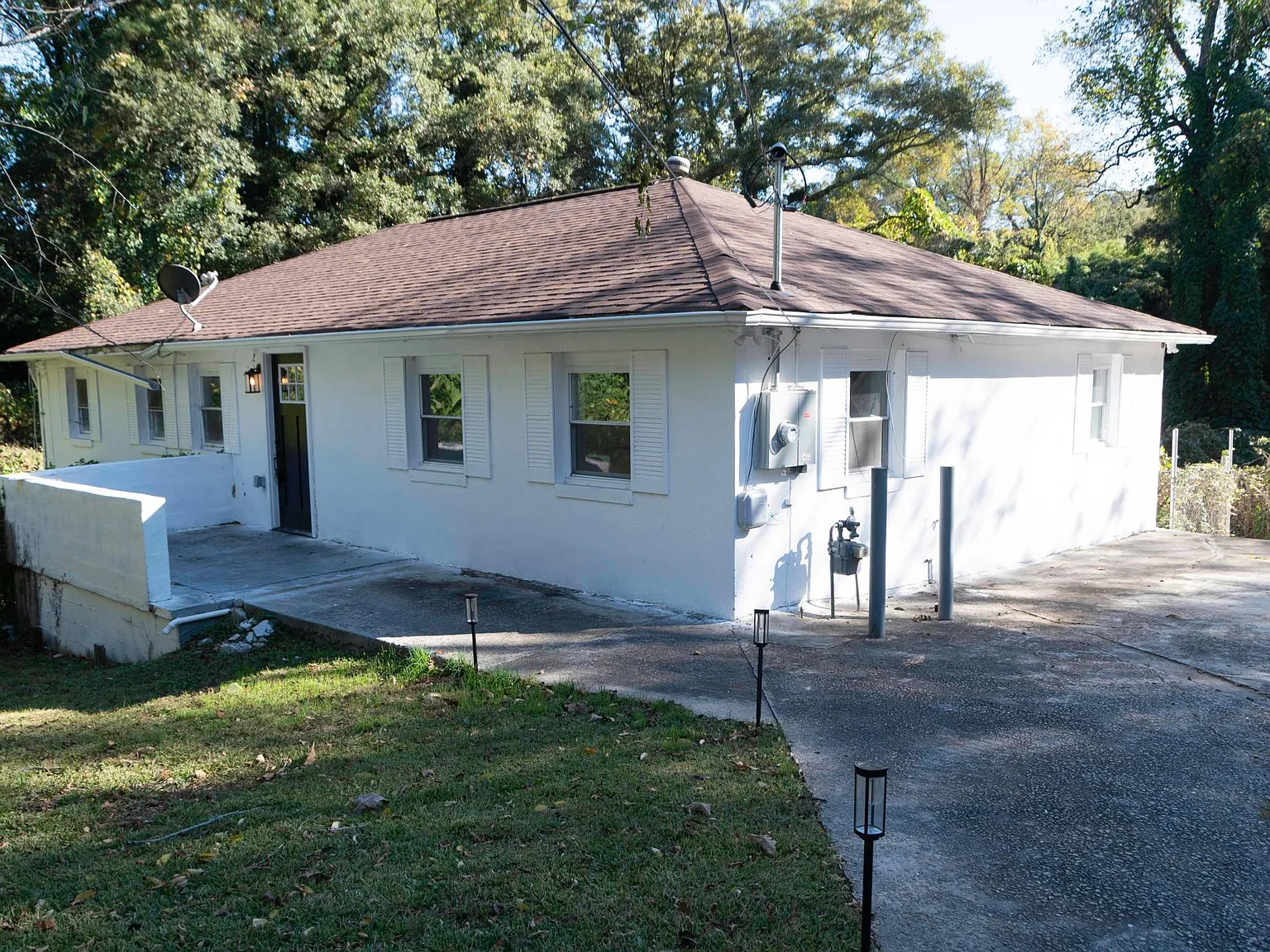 1012 Regent St SW — Photo 1