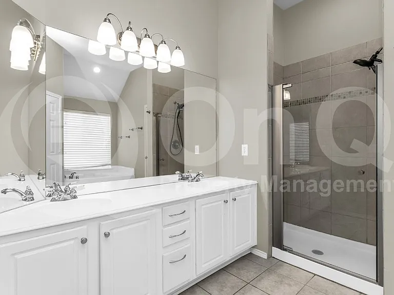11281 Balcones Dr — Photo 37