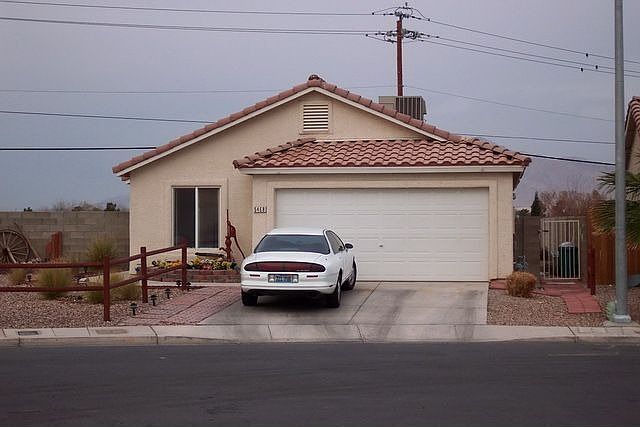 Front - no close neighbors