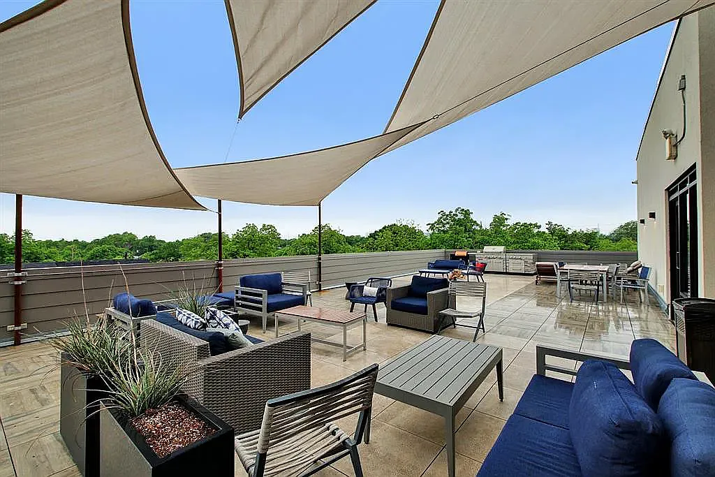 1 bed, 1100 sqft, $2,500 — Photo 3