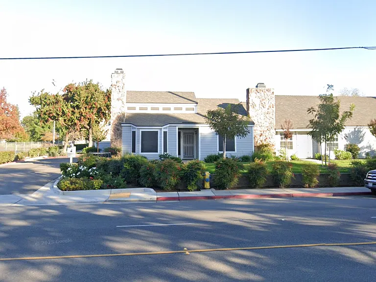 1402 Plymouth Rock Way — Photo 1