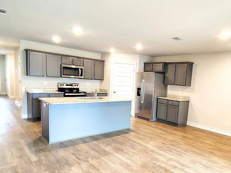 Eastland Cir — Photo 3