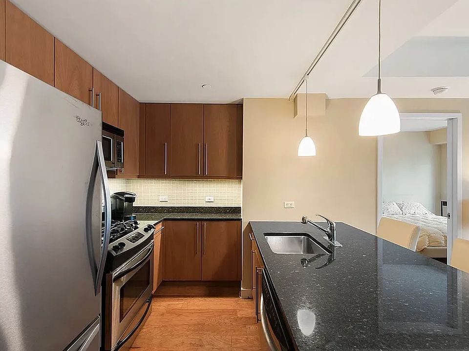 2nd image of 201 E 28th St APT 6E