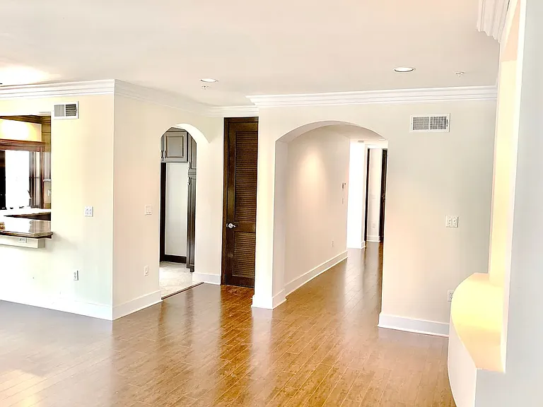 1415 Greenfield Ave #101 — Photo 5