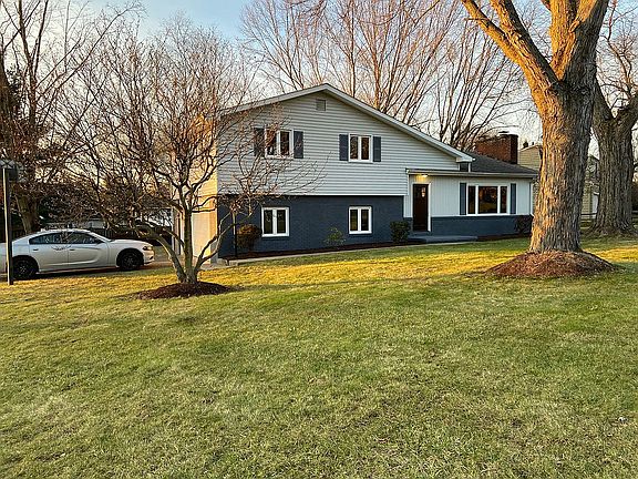 2nd image of 8403 Deer Creek Ln NE