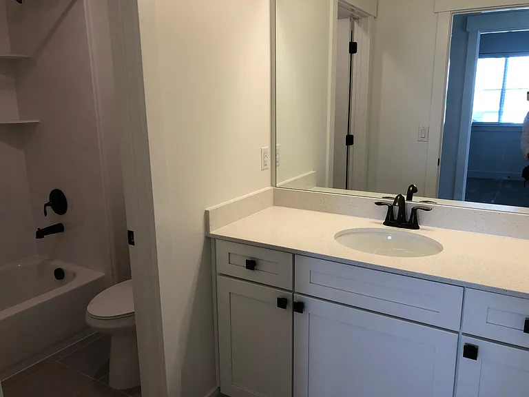 493 W Woodland Rd — Photo 23