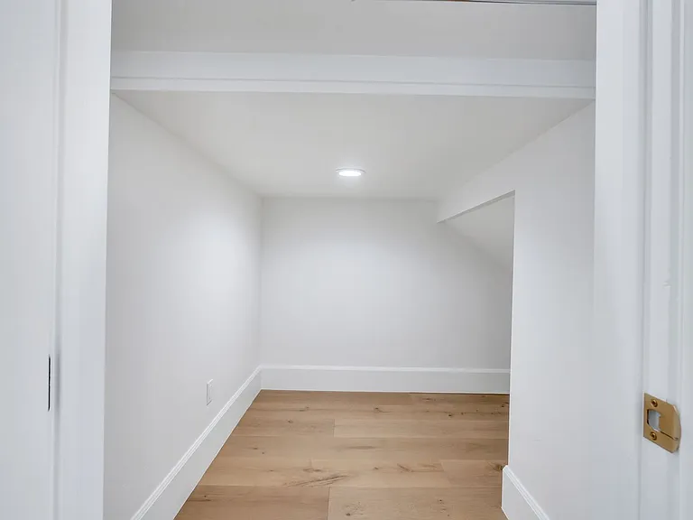 Jocelyn Court Townhomes — Photo 13