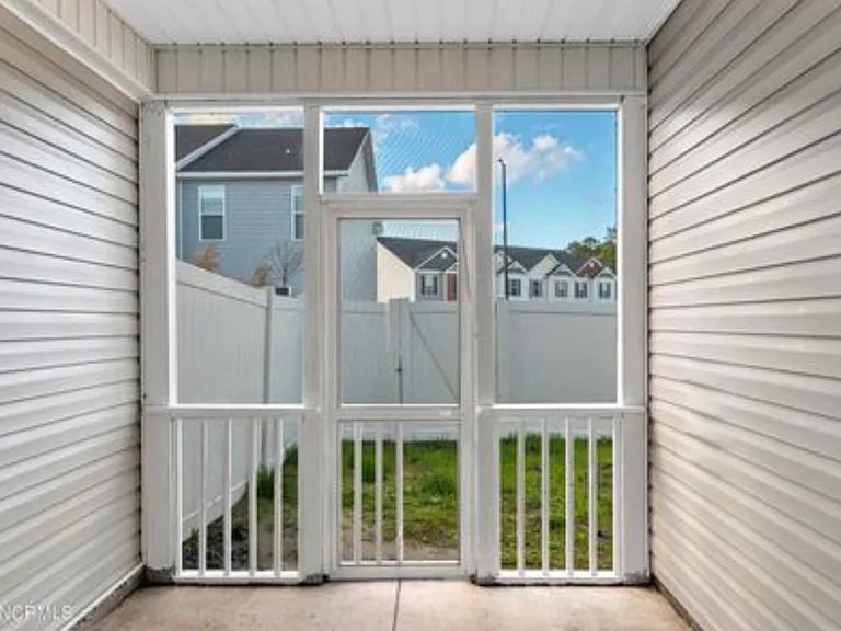 110 Waterstone Ln — Photo 11
