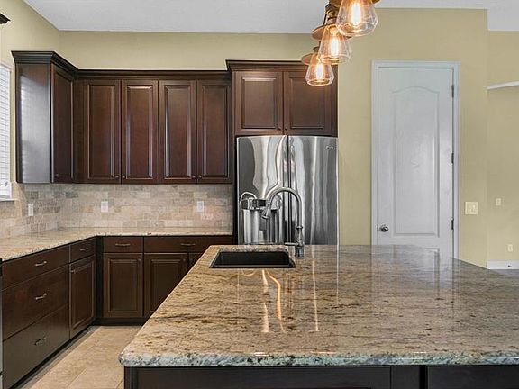 5th image of 8368 Laureate Blvd