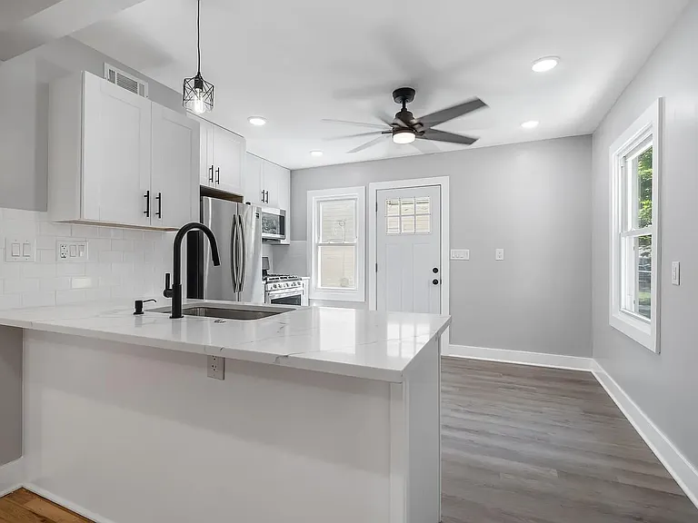 601 Dewey St #1 — Photo 8
