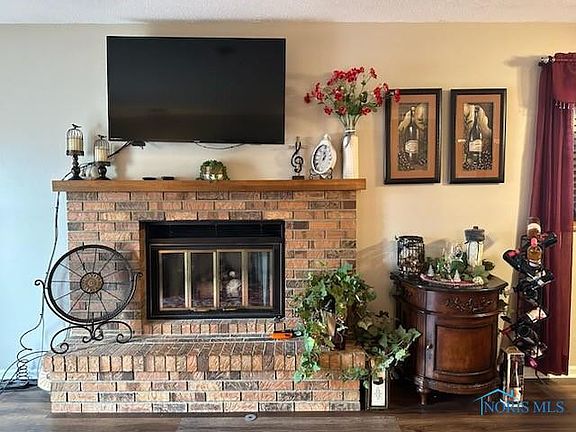 5th image of 1800 Hillstone Dr