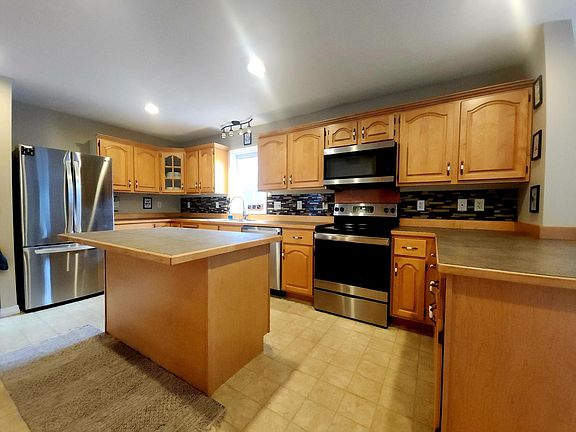 3rd image of 8 Byrne Road