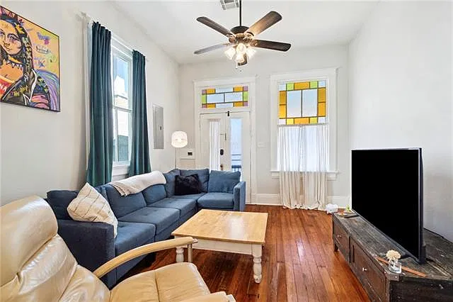 2 bed, 1.0 bath, 917 sqft, $1,600 — Photo 3
