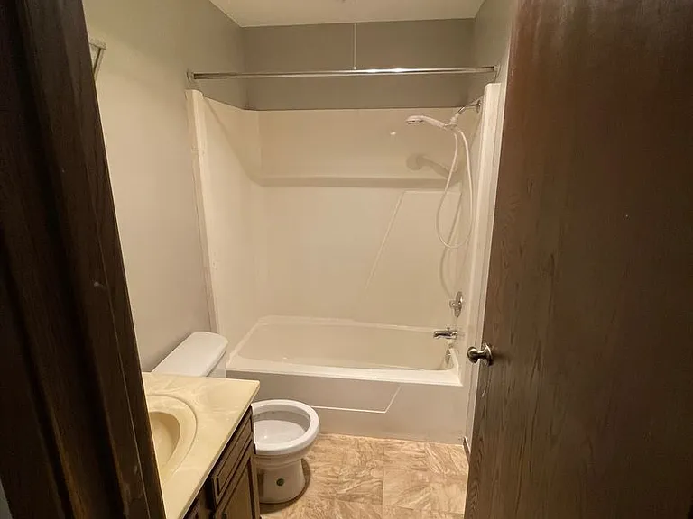 York Villa Apartments — Photo 7
