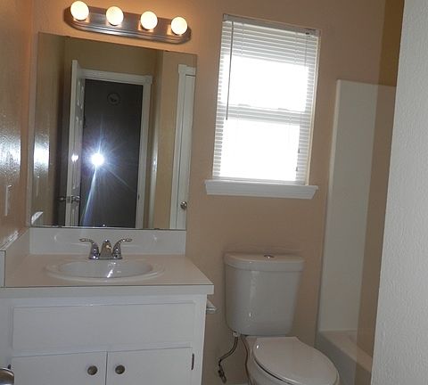 5th image of 6113 NW Cherry Ave