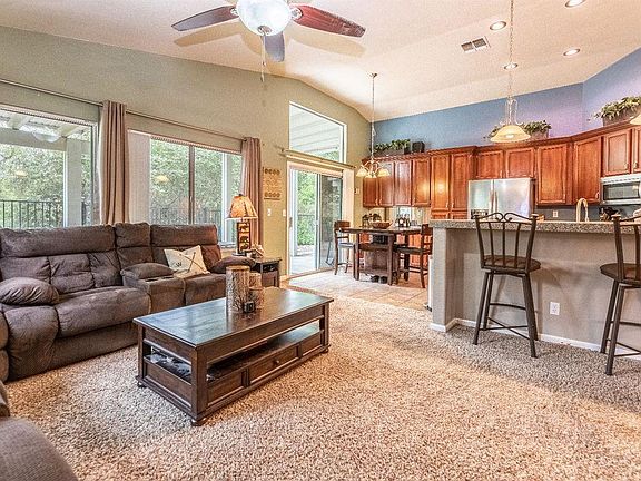 5th image of 889 Angell Ct