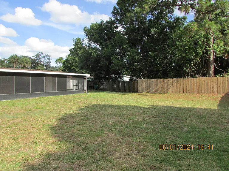 211 W Laila Dr — Photo 37