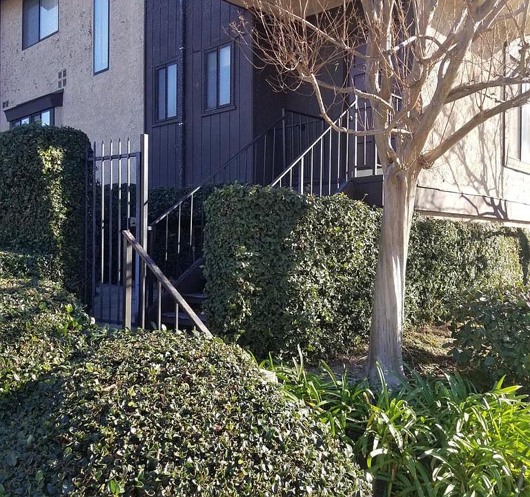 1st image of 11622 Moorpark St Unit 7