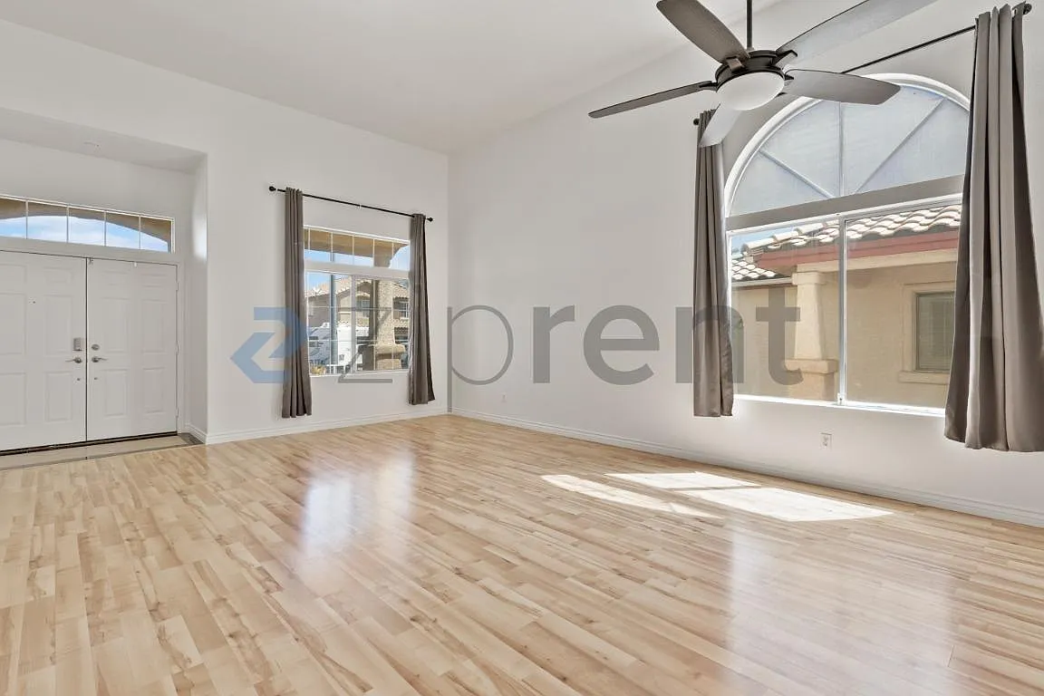 5 bed, 2284 sqft, $2,900 — Photo 4