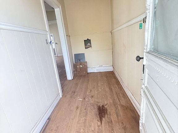 3rd image of 413 Crawford Avenue