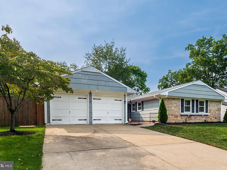3710 Ivy Hill Ln — Photo 2