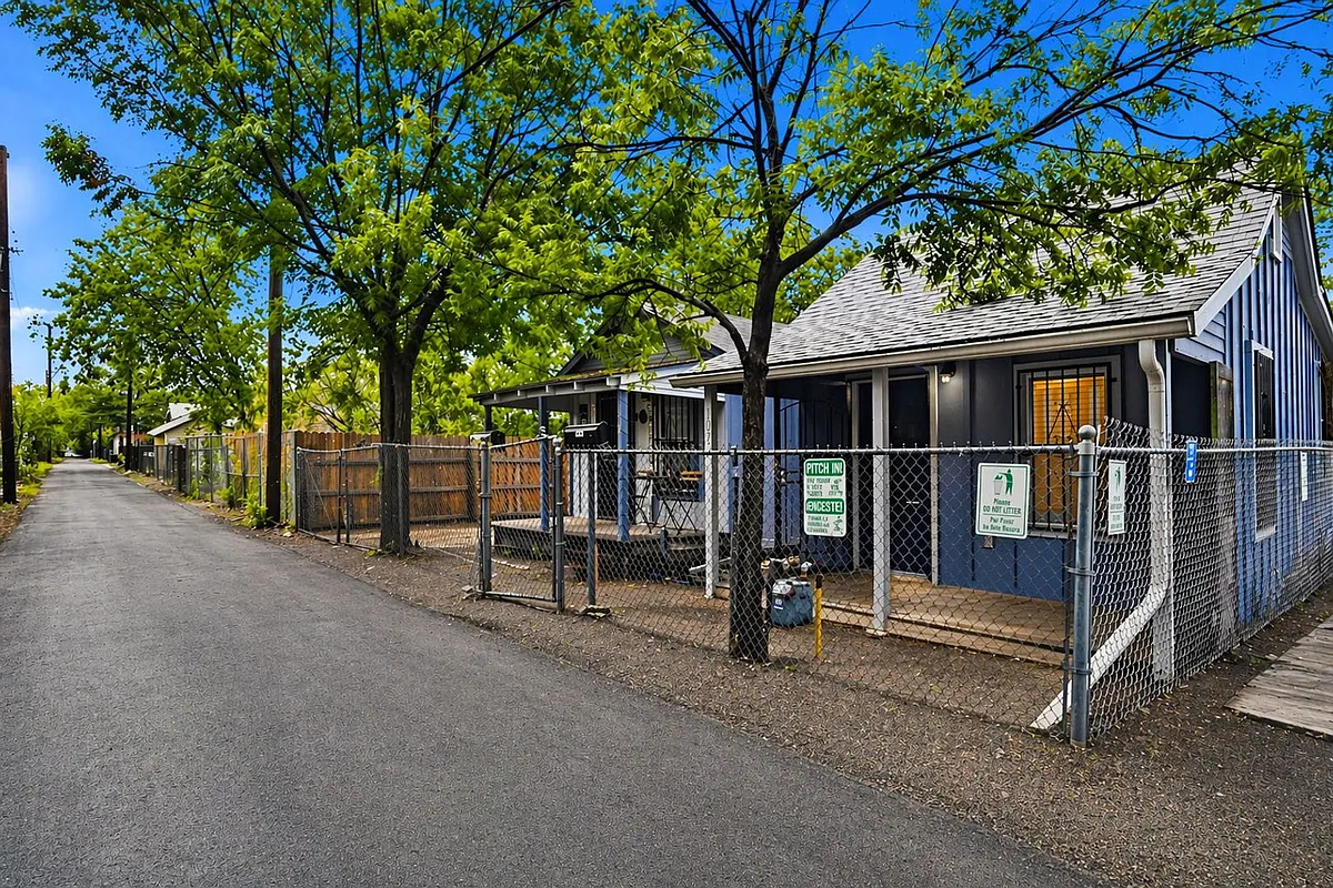 Building Photo - 107 Beso Ln