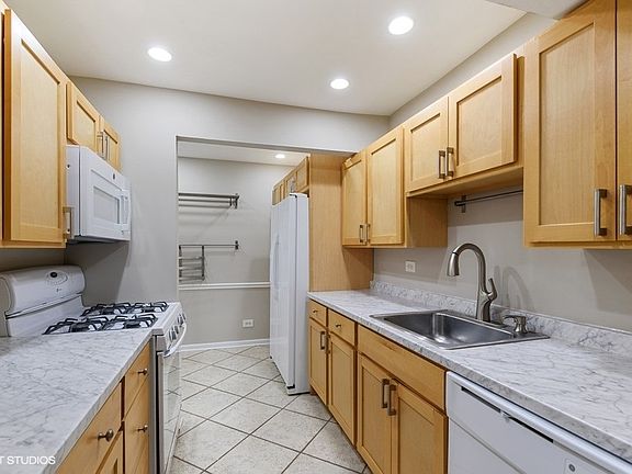 2nd image of 7 Oak Creek Dr APT 3706
