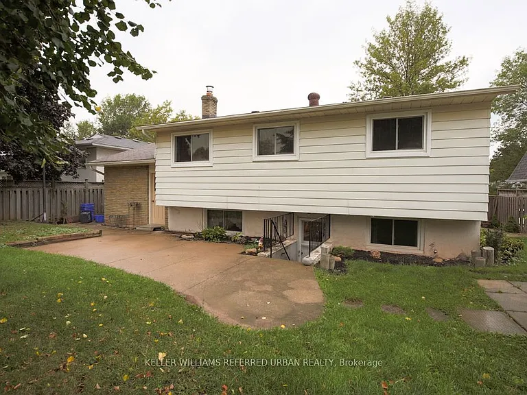 2255 Urwin Cres — Photo 15