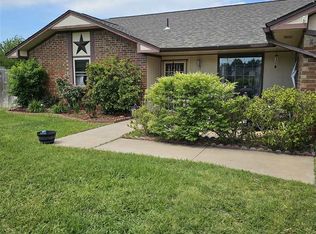 215 SW Crystal Hills Dr, Lawton, OK 73505