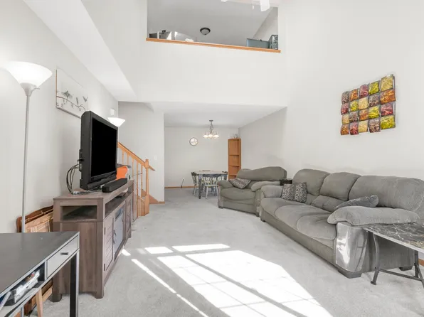 8782 Hastings Cir NE, Blaine, MN 55449