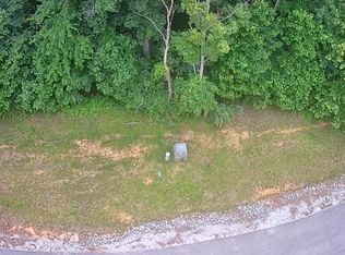 560 Summer Cir, La Follette, TN 37766