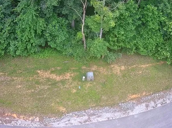 560 Summer Cir, La Follette, TN 37766