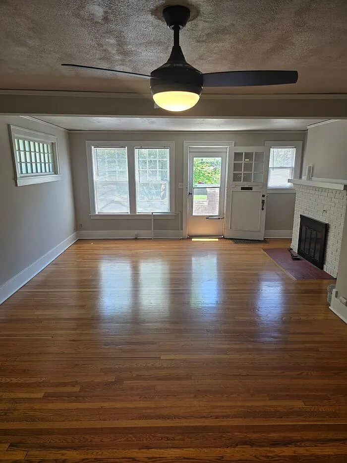 3 bed, 1.0 bath, 1369 sqft, $1,695 — Photo 1