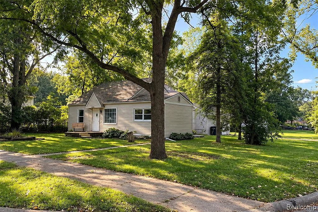 3 bed, 1.0 bath, 1164 sqft, $1,600 — Photo 3