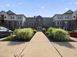 23002 Chandlers Ln APT 105, Olmsted Falls, OH 44138
