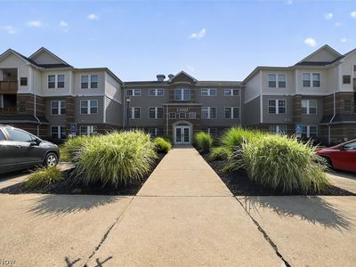 23002 Chandlers Ln APT 105, Olmsted Falls, OH, 44138