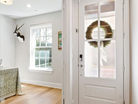 3rd image of 4129 Runyon Rd