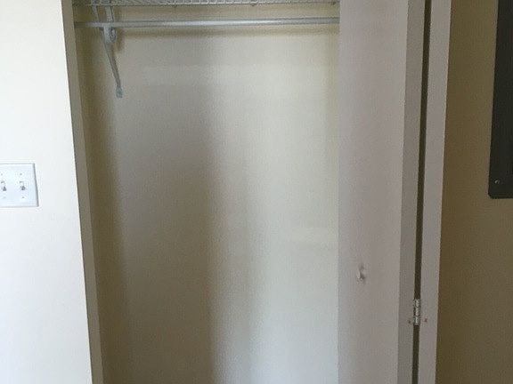 5th image of 7450 N Greenview Ave APT 36