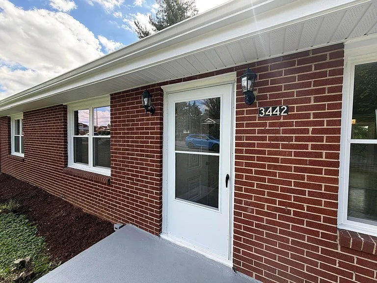 3442 Kershaw Rd NW — Photo 2