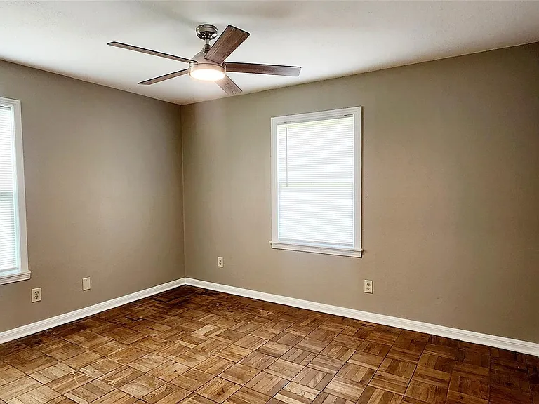 113 Laurel St — Photo 11