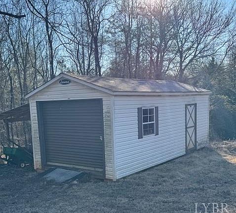 4th image of 1092 Mount Pleasant Rd