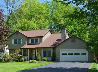 11 E River Dr, Phoenix, NY 13135