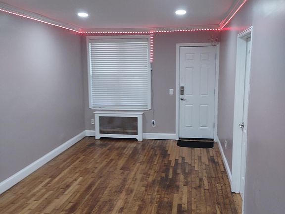 3rd image of 10115 Avenue L